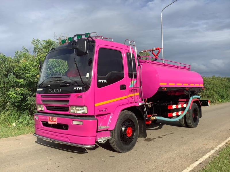ISUZU Deca รถบรรทุก 6ล้อ บรรทุกน้ำ ISUZU Deca รถบรรทุก 6ล้อ บรรทุกน้ำ