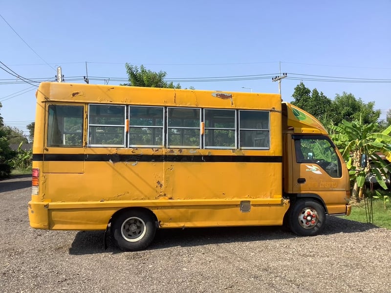 ISUZU NKR 135แรงม้า รถบรรทุก 6ล้อ สองแถว ปี2009