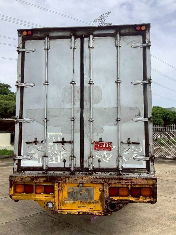 รถ6ล้อตู้แห้ง