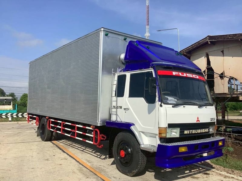 รถบรรทุกตู้แห้ง รถบรรทุกตู้แห้ง