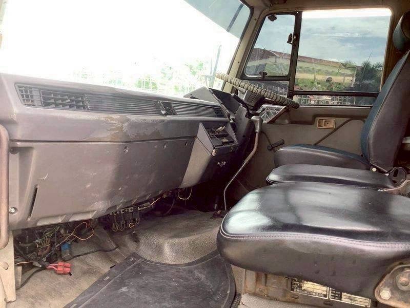 รถ6ล้อตู้แห้ง