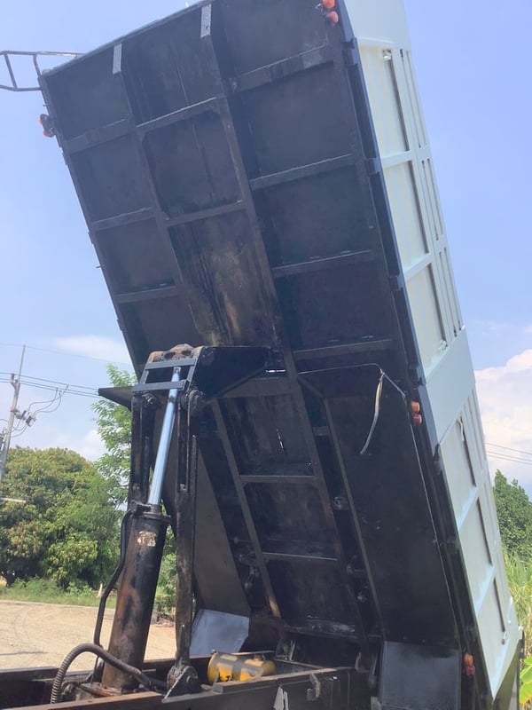 MITSUBISHI FUSO UD 230แรงม้า รถบรรทุก 10ล้อ ดั้มพ์ ปี2001