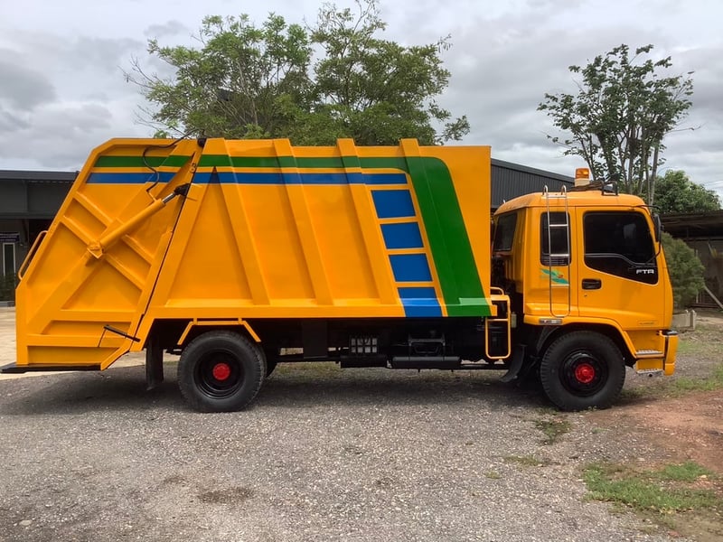 ISUZU Deca 200แรงม้า รถบรรทุก 6ล้อ บรรทุกขยะ ปี2004