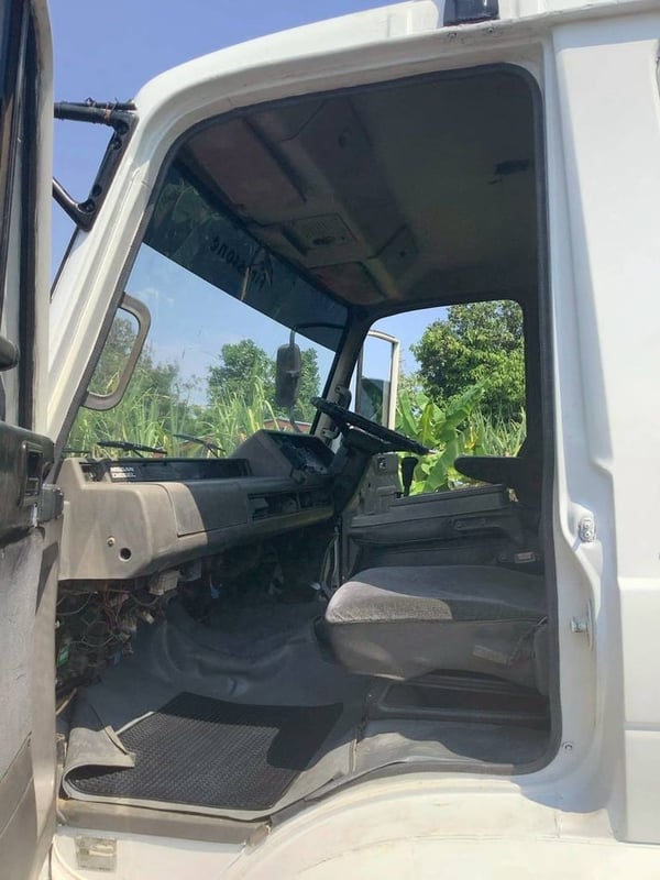 MITSUBISHI FUSO UD 230แรงม้า รถบรรทุก 10ล้อ ดั้มพ์ ปี2001