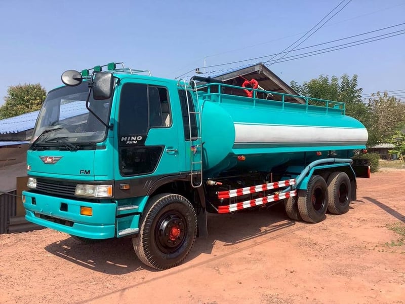รถบรรทุกน้ำ รถบรรทุกน้ำ