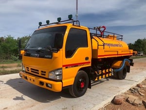 รถบรรทุกน้ำ