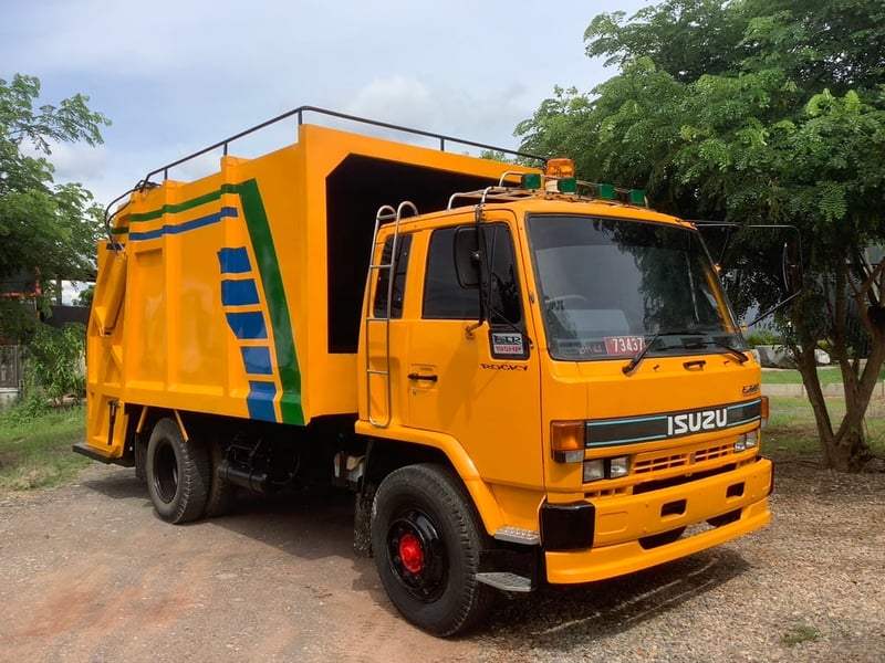 ISUZU Rocky 195แรงม้า รถบรรทุก 6ล้อ บรรทุกขยะ ปี2011