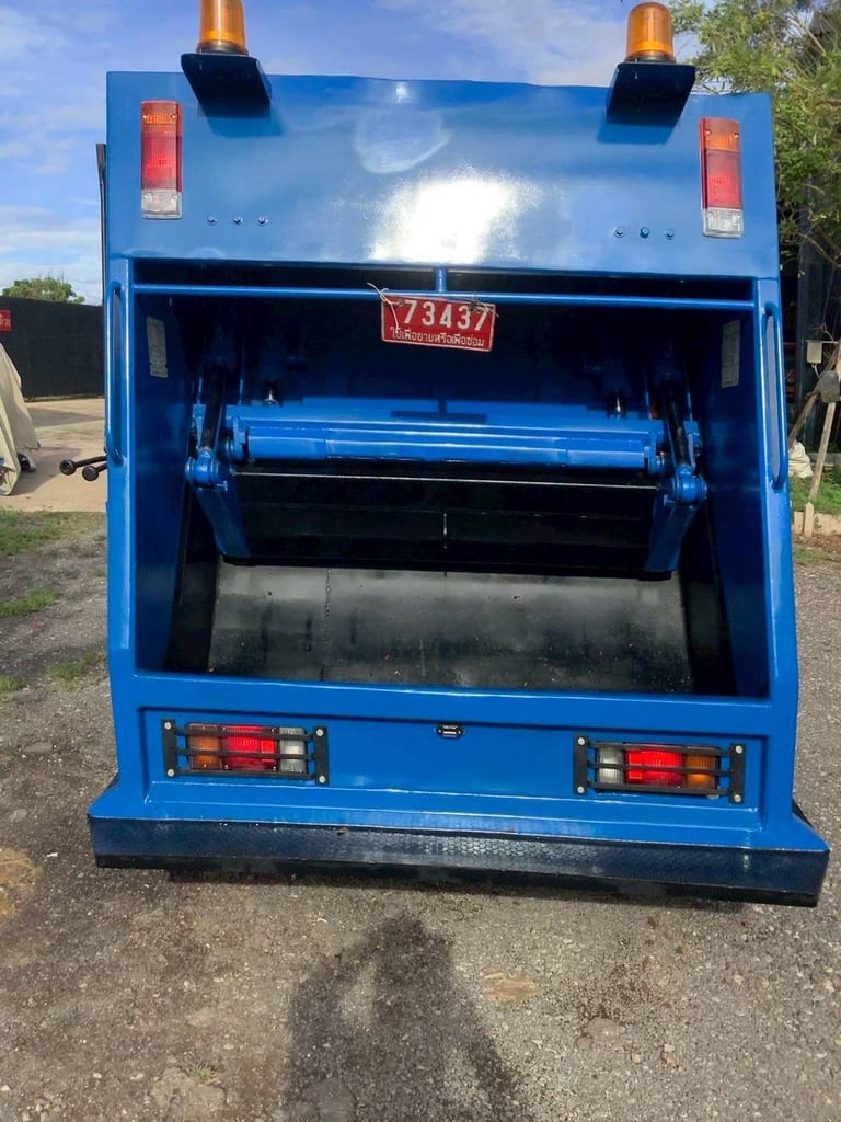 ISUZU Npr 130แรงม้า รถบรรทุก 6ล้อ บรรทุกขยะ ปี2000 ISUZU Npr 130แรงม้า รถบรรทุก 6ล้อ บรรทุกขยะ ปี2000