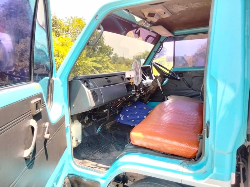 TOYOTA ไดน่า 110แรงม้า รถบรรทุก 6ล้อ สองแถว ปี1997