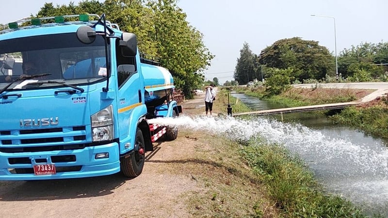 ISUZU Frr 210แรงม้า รถบรรทุก 6ล้อ บรรทุกน้ำ ปี2010 ISUZU Frr 210แรงม้า รถบรรทุก 6ล้อ บรรทุกน้ำ ปี2010