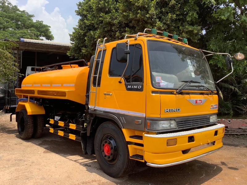 HINO Hino รถบรรทุก 6ล้อ บรรทุกน้ำ HINO Hino รถบรรทุก 6ล้อ บรรทุกน้ำ