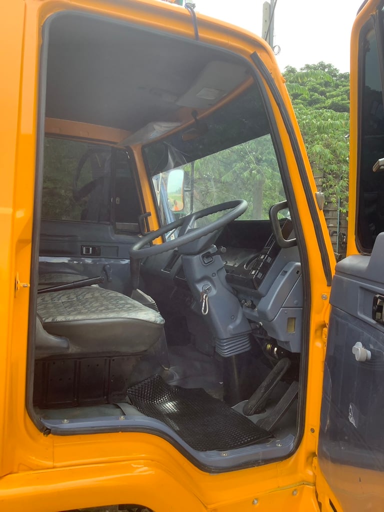 ISUZU Rocky 195แรงม้า รถบรรทุก 6ล้อ บรรทุกขยะ ปี2011
