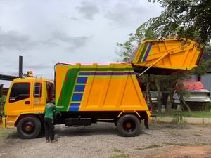 ISUZU Deca 200แรงม้า รถบรรทุก 6ล้อ บรรทุกขยะ ปี2004