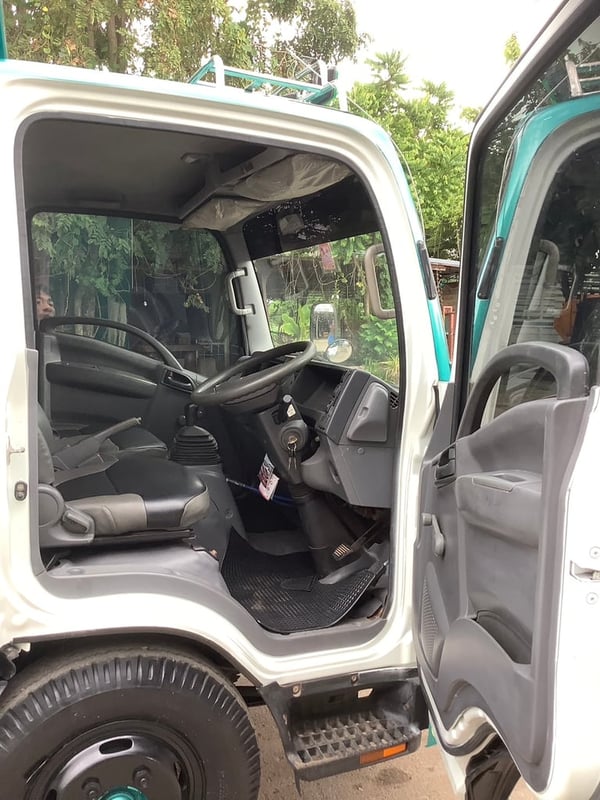 ISUZU NMR 130แรงม้า รถบรรทุก 6ล้อ ดั้มพ์ ปี2011