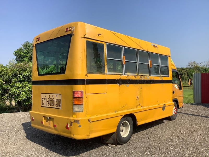 ISUZU NKR 135แรงม้า รถบรรทุก 6ล้อ สองแถว ปี2009