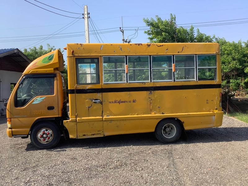 ISUZU NKR 135แรงม้า รถบรรทุก 6ล้อ สองแถว ปี2009