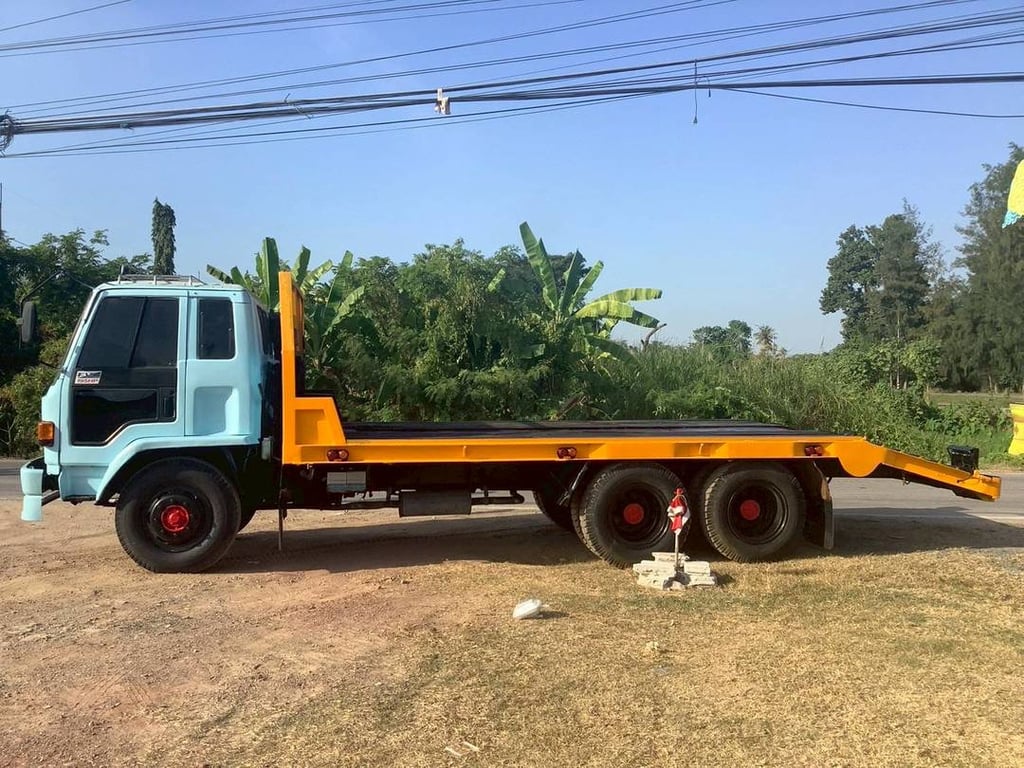 ISUZU Rocky 175แรงม้า รถบรรทุก 10ล้อ พื้นเรียบ ปี1993