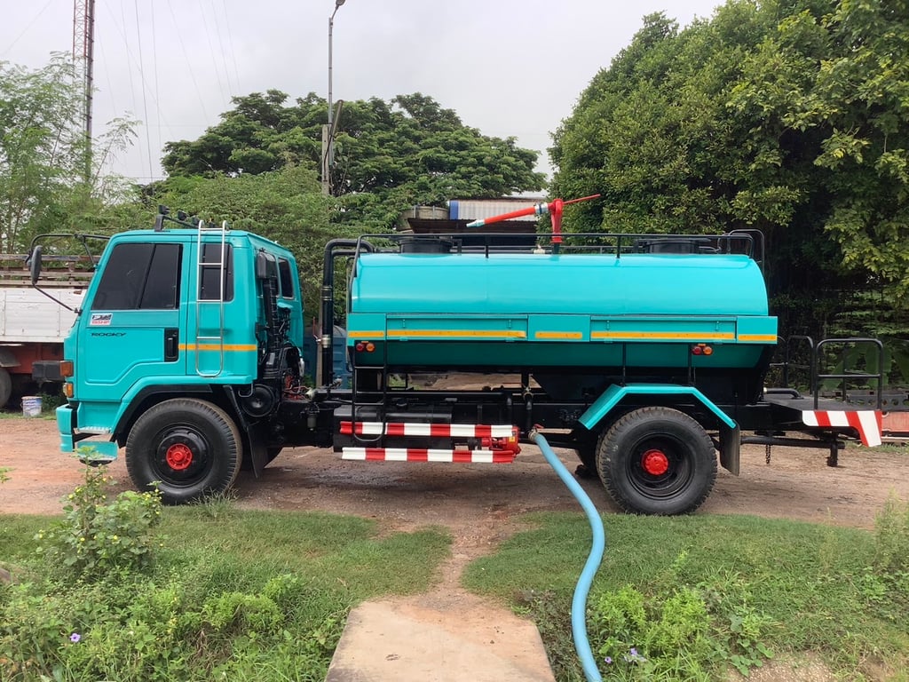 ISUZU Rocky 195แรงม้า รถบรรทุก 6ล้อ บรรทุกน้ำ ปี1995