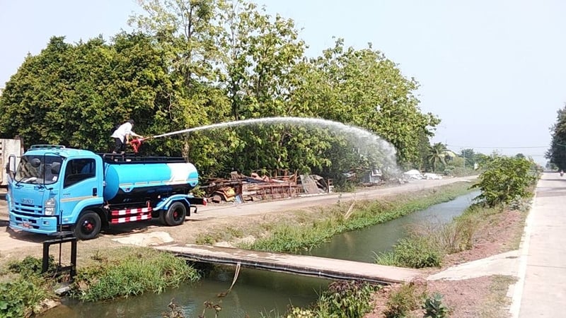 ISUZU Frr 210แรงม้า รถบรรทุก 6ล้อ บรรทุกน้ำ ปี2010 ISUZU Frr 210แรงม้า รถบรรทุก 6ล้อ บรรทุกน้ำ ปี2010