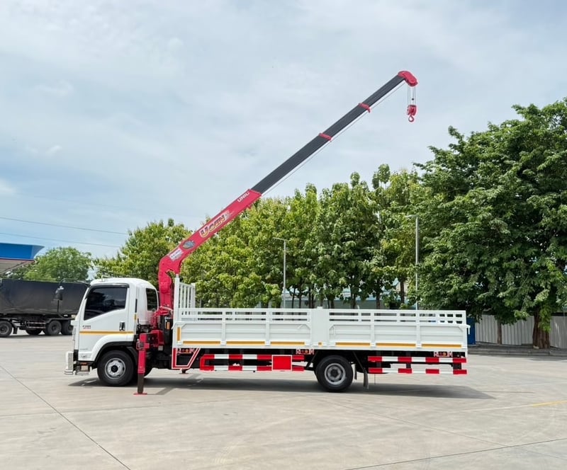 ISUZU FRR 210 ติดเครน UNIC ขนาด 3 ตันขาสลับ 4 ปลอก เซฟตี้ 100 % กะบะ 6.50 เมตร เลขไมล์ 84,051กิโลเมตร  จดทะเบียนปี 2566 ราคา 1,590,000 บาท