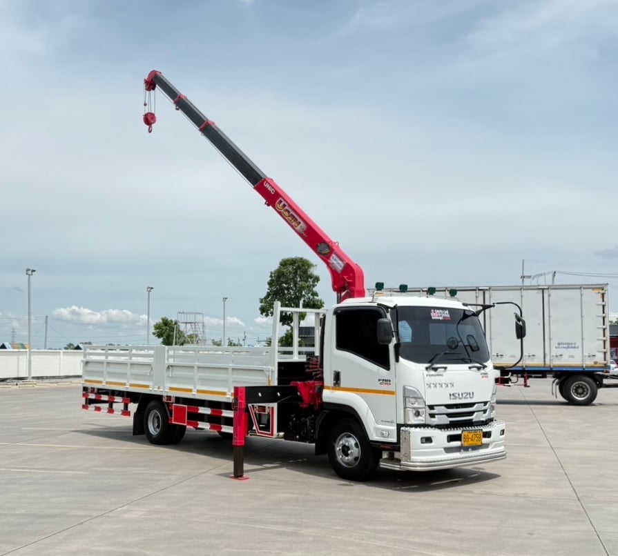 ISUZU FRR 210 ติดเครน UNIC ขนาด 3 ตันขาสลับ 4 ปลอก เซฟตี้ 100 % กะบะ 6.50 เมตร เลขไมล์ 84,051กิโลเมตร  จดทะเบียนปี 2566 ราคา 1,590,000 บาท