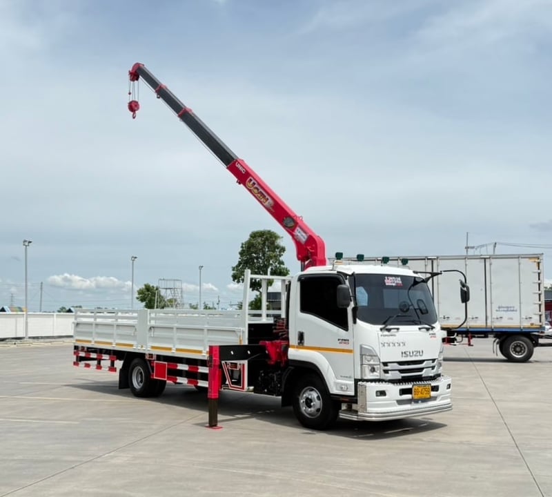 ISUZU FRR 210 ติดเครน UNIC ขนาด 3 ตันขาสลับ 4 ปลอก เซฟตี้ 100 % กะบะ 6.50 เมตร เลขไมล์ 84,051กิโลเมตร  จดทะเบียนปี 2566 ราคา 1,590,000 บาท