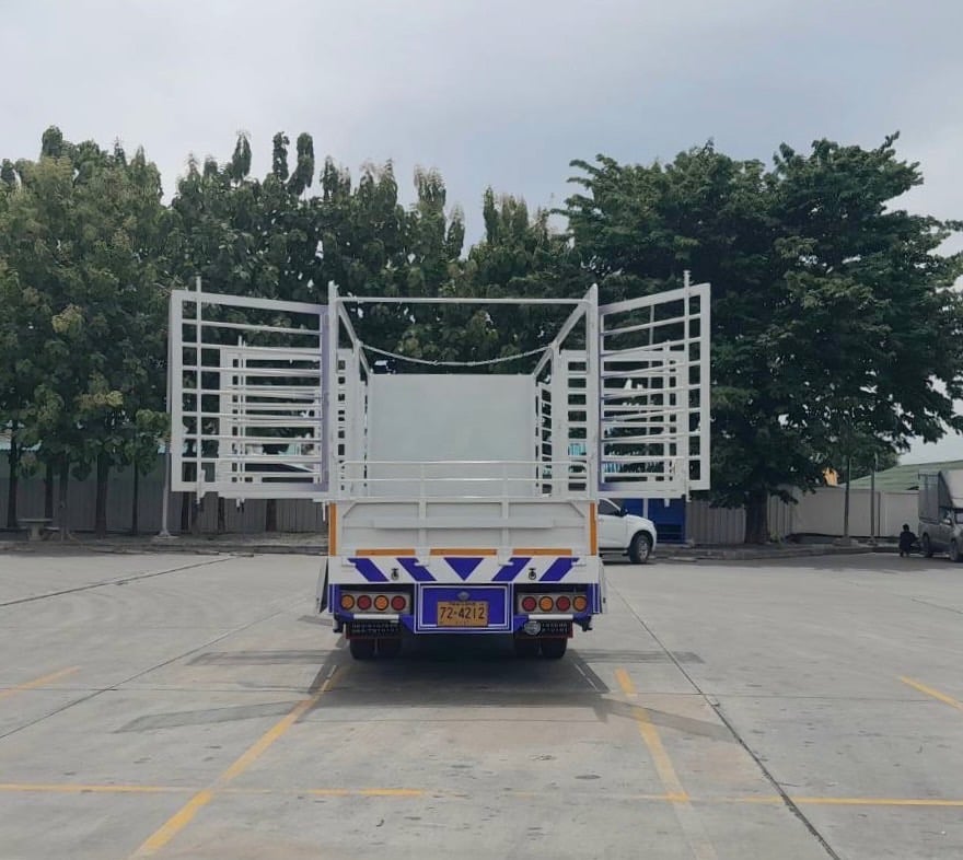 ISUZU.FRR 210 แรงกะบะเหล็กเปิดข้างได้รอบความยาวใน 6.50 เมตร กระจกไฟฟ้า จดทะเบียนปี2564 ราคา 990,000 บาท