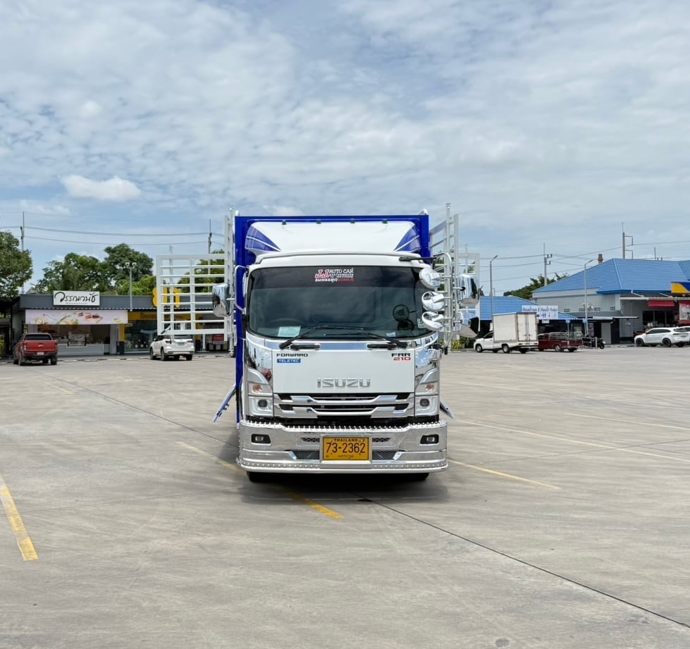 ISUZU.FRR 210 แรงกะบะเหล็กเปิดข้างได้รอบความยาวใน 6.50 เมตร ยางใหม่ 6 เส้น ล้อชุบ  กระจกไฟฟ้าไฟหน้าโปรเจ็คเตอร  จดทะเบียนปี2566 ราคา 1,340,000 บาท