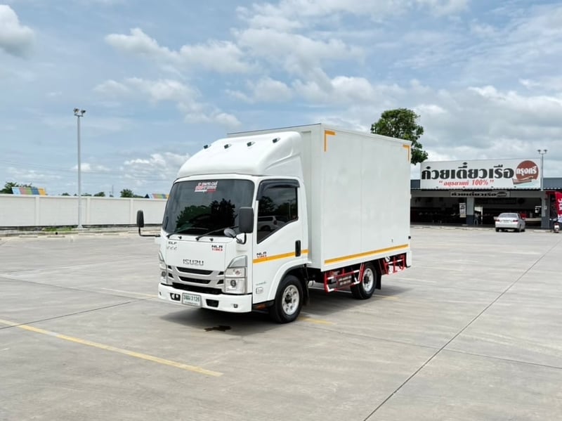 ISUZU NLR 130 เเรง ตู้เเห้ง 2 บาน ยาวใน 3.30 กว้างใน 1.79 สูงใน 2.10 เมตร เลขไมล์ 79,877กิโลเมตร จดทะเบียนธันวาคมปี2565 ราคา 780,000 บาท ISUZU NLR 130 เเรง ตู้เเห้ง 2 บาน ยาวใน 3.30 กว้างใน 1.79 สูงใน 2.10 เมตร เลขไมล์ 79,877กิโลเมตร จดทะเบียนธันวาคมปี2565 ราคา 780,000 บาท