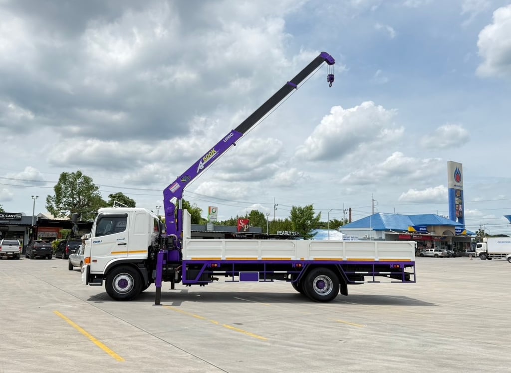 HINO FG8J 240 ติดเครนTADANO ขนาด 5 ตัน 3 ปลอก  กะบะ6.90 เมตร จดทะเบียนปี 2566 ราคา 1,890,000 บาท
