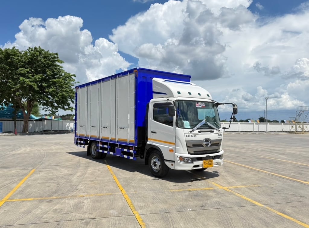 HINO FC9J 210 เเรง  เลขไมล์ 66,767 กิโลเมตรตู้เเห้ง 10 บาน  ยาวใน 5.53 