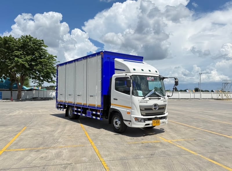HINO FC9J 210 เเรง  เลขไมล์ 66,767 กิโลเมตรตู้เเห้ง 10 บาน  ยาวใน 5.53 