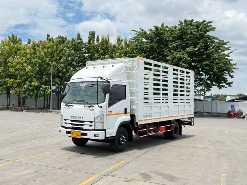 ISUZU FRR 190 เเรง  เลขไมล์ 29,575  กิโลเมตร กะบะเหล็กพร้อมคอก 5.60 เมตร  จดทะเบียนปี2561  ราคา 899,000 บาท 