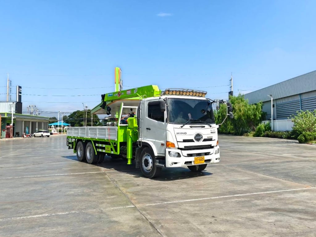 HINO FL8J 260 แรง ติดเครน TADANO ขนาด 8 ตัน 4 ปลอก พร้อมขาหลัง กะบะ กะบะ6.70 เมตร เลขไมล์ 97,468 กิโลเมตร จดทะเบียนปี 2566 ราคา 2,680,000 บาท HINO FL8J 260 แรง ติดเครน TADANO ขนาด 8 ตัน 4 ปลอก พร้อมขาหลัง กะบะ กะบะ6.70 เมตร เลขไมล์ 97,468 กิโลเมตร จดทะเบียนปี 2566 ราคา 2,680,000 บาท