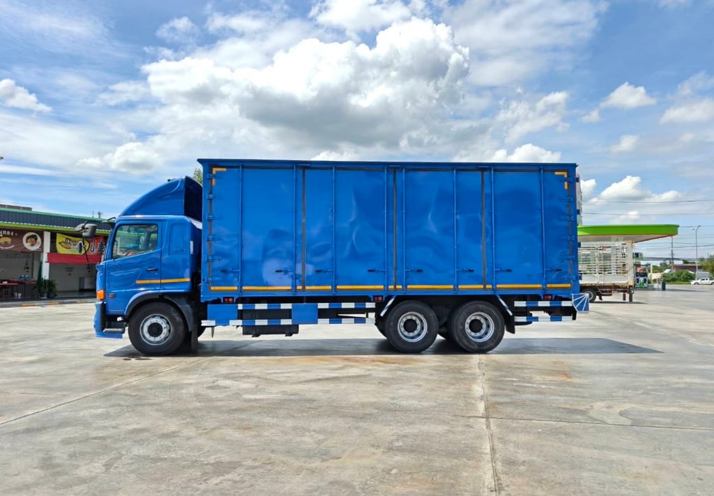 HINO FL8J 260 เเรง ตู้เเห้ง 10 บานยาวใน 7.40 กว้างใน 2.39 สูงใน 2.50 เมตร จดทะเบียนปี 2563 ราคา 1,650,000 บาท HINO FL8J 260 เเรง ตู้เเห้ง 10 บานยาวใน 7.40 กว้างใน 2.39 สูงใน 2.50 เมตร จดทะเบียนปี 2563 ราคา 1,650,000 บาท