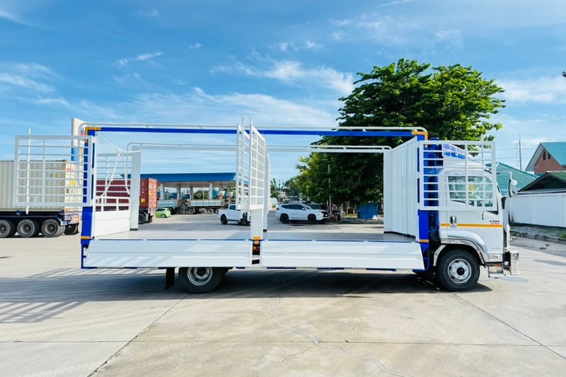 ISUZU.FRR 210 แรงกะบะเหล็กเปิดข้างได้รอบความยาวใน 6.50 เมตร ยางใหม่ 6 เส้น ล้อชุบ กระจกไฟฟ้าไฟหน้าโปรเจ็คเตอร จดทะเบียนปี2566 ราคา 1,190,000 บาท ISUZU.FRR 210 แรงกะบะเหล็กเปิดข้างได้รอบความยาวใน 6.50 เมตร ยางใหม่ 6 เส้น ล้อชุบ กระจกไฟฟ้าไฟหน้าโปรเจ็คเตอร จดทะเบียนปี2566 ราคา 1,190,000 บาท
