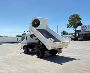 ISUZU  NMR130 130แรงม้า รถบรรทุก 6ล้อ ดั้มพ์ ปี2024 เลขไมล์น้อยกว่า 50,000 กม.