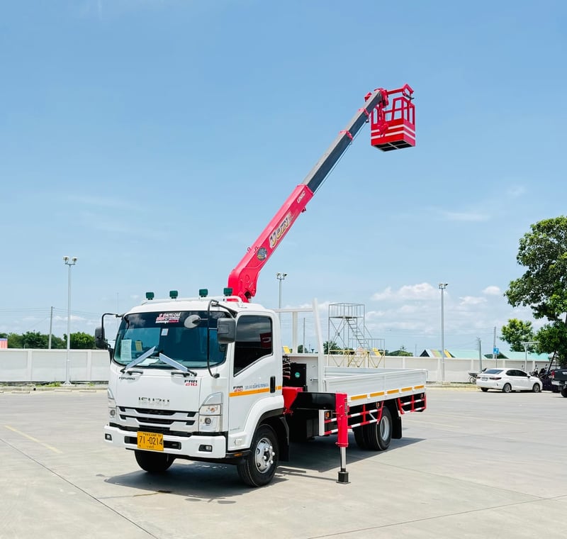 NEW FRR 210 ติดเครนเก่าญี่ปุ่นUNIC ขนาด 3 ตัน 4 ปลอก กะบะต่อใหม่ กว้างใน 2.30 ยาวใน 5.00 เมตร  จดทะเบียนปี 2565 ราคา 1,290,000 บาท