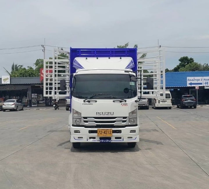 ISUZU.FRR 210 แรงกะบะเหล็กเปิดข้างได้รอบความยาวใน 6.50 เมตร กระจกไฟฟ้า จดทะเบียนปี2564 ราคา 990,000 บาท