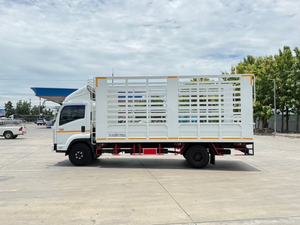 ISUZU FRR 190 เเรง เลขไมล์ 29,575 กิโลเมตร กะบะเหล็กพร้อมคอก 5.60 เมตร จดทะเบียนปี2561 ราคา 899,000 บาท ISUZU FRR 190 เเรง เลขไมล์ 29,575 กิโลเมตร กะบะเหล็กพร้อมคอก 5.60 เมตร จดทะเบียนปี2561 ราคา 899,000 บาท