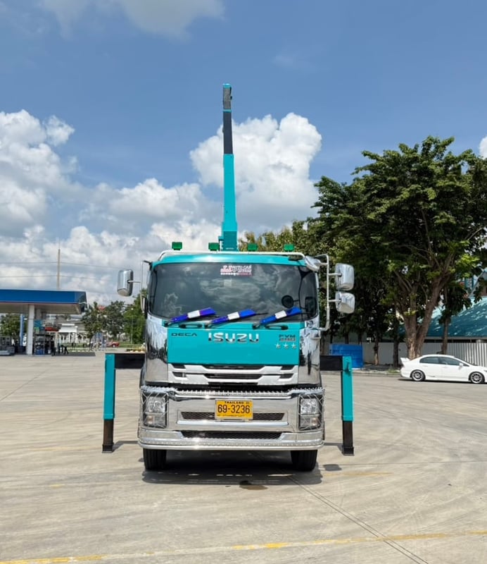 ISUZU FVM 240แรงม้า รถบรรทุก 10ล้อ กระบะเหล็กติดเครน ปี2023