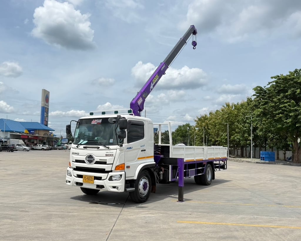 HINO FG8J 240 ติดเครนTADANO ขนาด 5 ตัน 3 ปลอก  กะบะ6.90 เมตร จดทะเบียนปี 2566 ราคา 1,890,000 บาท