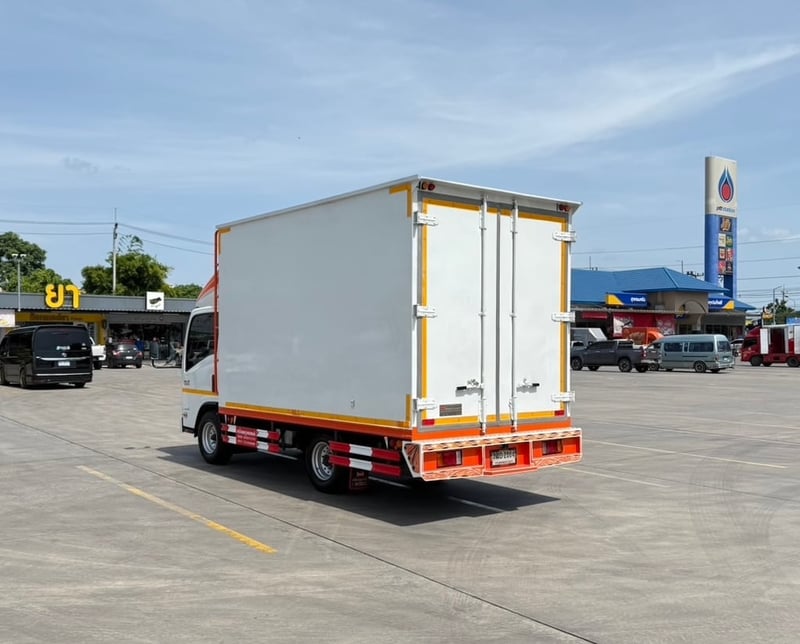  NLR 130 เเรง ตู้เเห้งยาวใน 3.53 กว้างใน 2.16 สูงใน 2.20 ไฟหน้าโปรเจ็คเตอร์ เลขไมล์ 27,277 กิโลเมตร จดทะเบียนมีนาคมปี 2567 ราคา 820,000 บาท