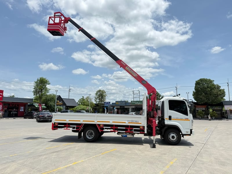 NEW FRR 210 ติดเครนเก่าญี่ปุ่นUNIC ขนาด 3 ตัน 4 ปลอก กะบะต่อใหม่ กว้างใน 2.30 ยาวใน 5.00 เมตร  จดทะเบียนปี 2565 ราคา 1,290,000 บาท