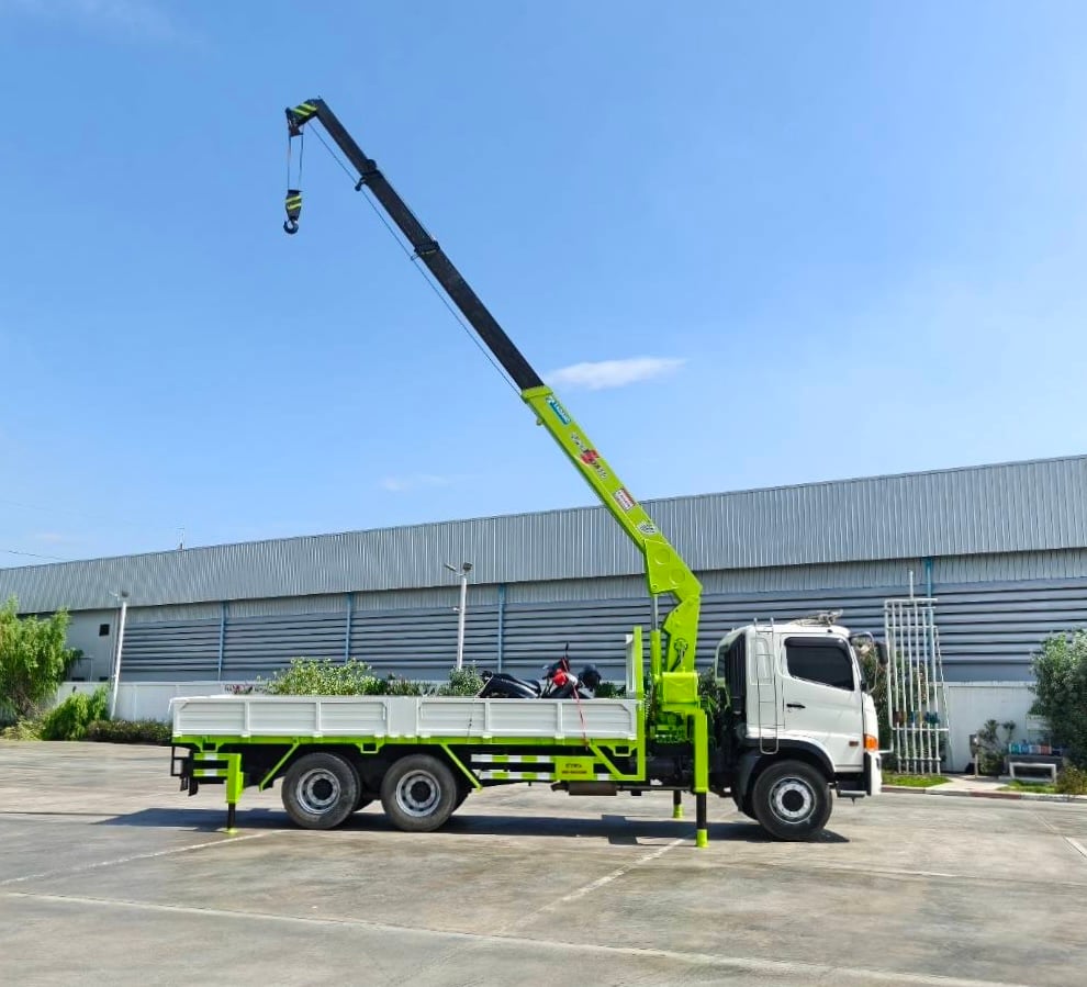 HINO FL8J 260 แรง ติดเครน TADANO ขนาด 8 ตัน 4 ปลอก พร้อมขาหลัง กะบะ กะบะ6.70 เมตร เลขไมล์ 97,468 กิโลเมตร จดทะเบียนปี 2566 ราคา 2,680,000 บาท HINO FL8J 260 แรง ติดเครน TADANO ขนาด 8 ตัน 4 ปลอก พร้อมขาหลัง กะบะ กะบะ6.70 เมตร เลขไมล์ 97,468 กิโลเมตร จดทะเบียนปี 2566 ราคา 2,680,000 บาท
