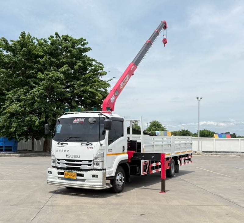 ISUZU FRR 210 ติดเครน UNIC ขนาด 3 ตันขาสลับ 4 ปลอก เซฟตี้ 100 % กะบะ 6.50 เมตร เลขไมล์ 84,051กิโลเมตร  จดทะเบียนปี 2566 ราคา 1,590,000 บาท