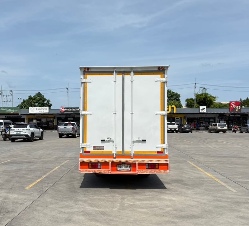  NLR 130 เเรง ตู้เเห้งยาวใน 3.53 กว้างใน 2.16 สูงใน 2.20 ไฟหน้าโปรเจ็คเตอร์ เลขไมล์ 27,277 กิโลเมตร จดทะเบียนมีนาคมปี 2567 ราคา 820,000 บาท