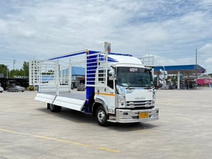 ISUZU.FRR 210 แรงกะบะเหล็กเปิดข้างได้รอบความยาวใน 6.50 เมตร ยางใหม่ 6 เส้น ล้อชุบ  กระจกไฟฟ้าไฟหน้าโปรเจ็คเตอร  จดทะเบียนปี2566 ราคา 1,340,000 บาท