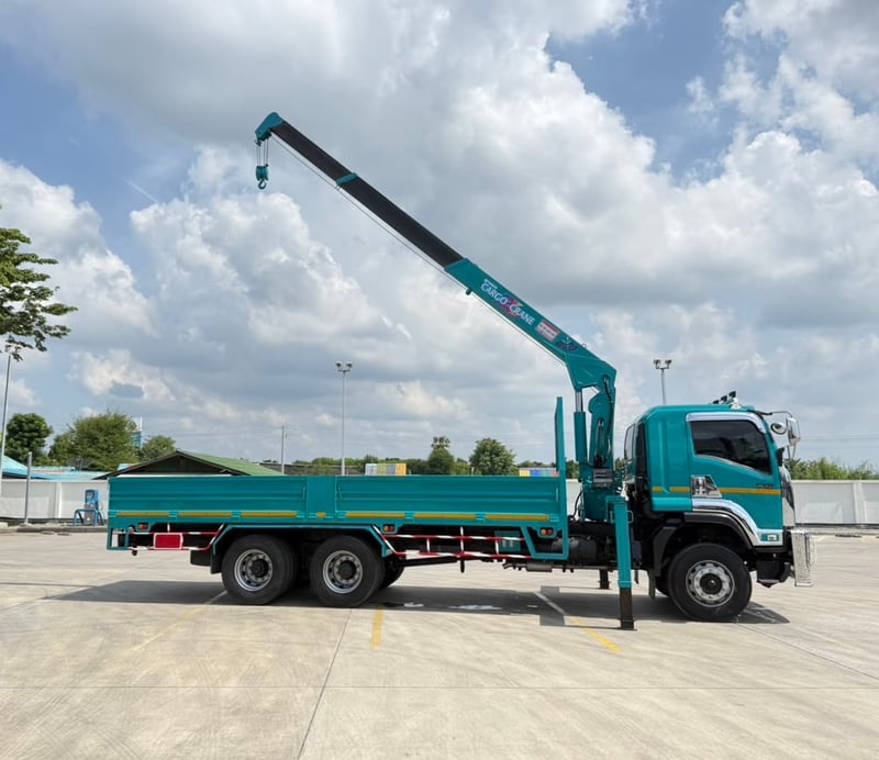 ISUZU FVM 240แรงม้า รถบรรทุก 10ล้อ กระบะเหล็กติดเครน ปี2023
