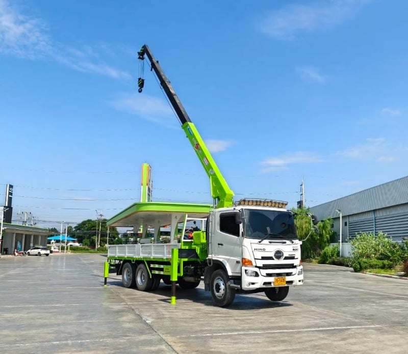HINO FL8J 260 แรง  ติดเครน TADANO ขนาด 8 ตัน 4 ปลอก พร้อมขาหลัง กะบะ กะบะ6.70 เมตร เลขไมล์ 97,468 กิโลเมตร จดทะเบียนปี 2566 ราคา 2,680,000 บาท